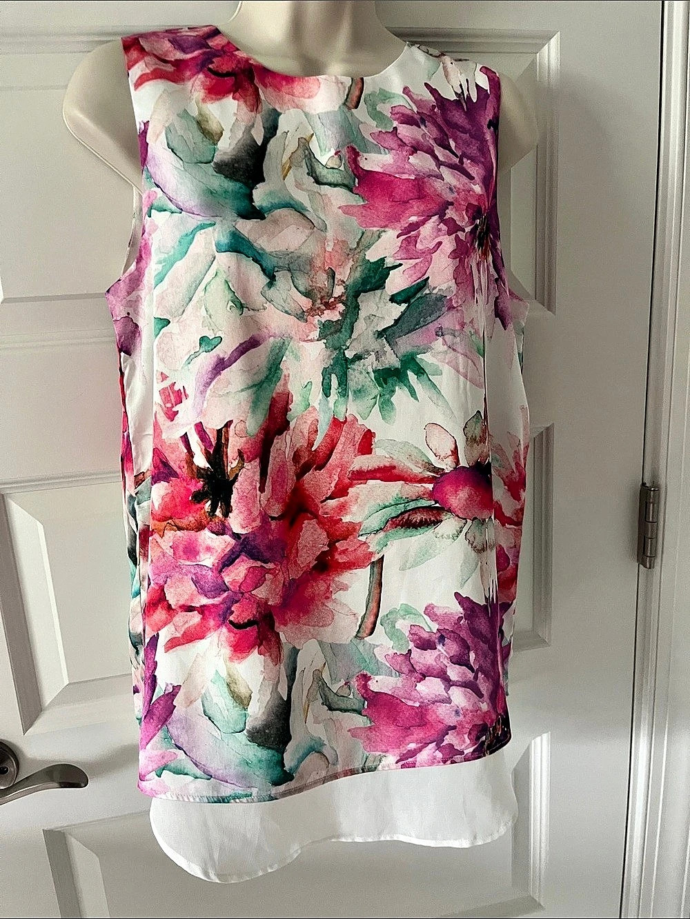 Floral Sleeveless Blouse in Pink & White Like New